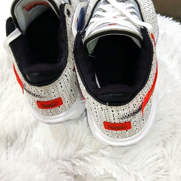 Nike LABRON XX White and Black Athletic Shoes with Red Accents DJ5423-100 - Picture 4 of 7